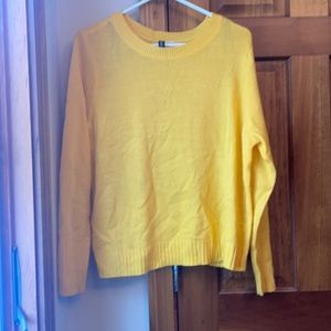 H and M Yellow Sweater Size Large